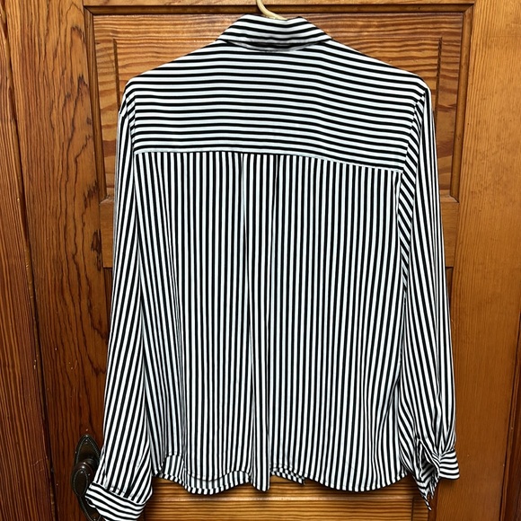 Notations vertical striped button down shirt with hidden buttons 2 front pockets - Picture 3 of 9
